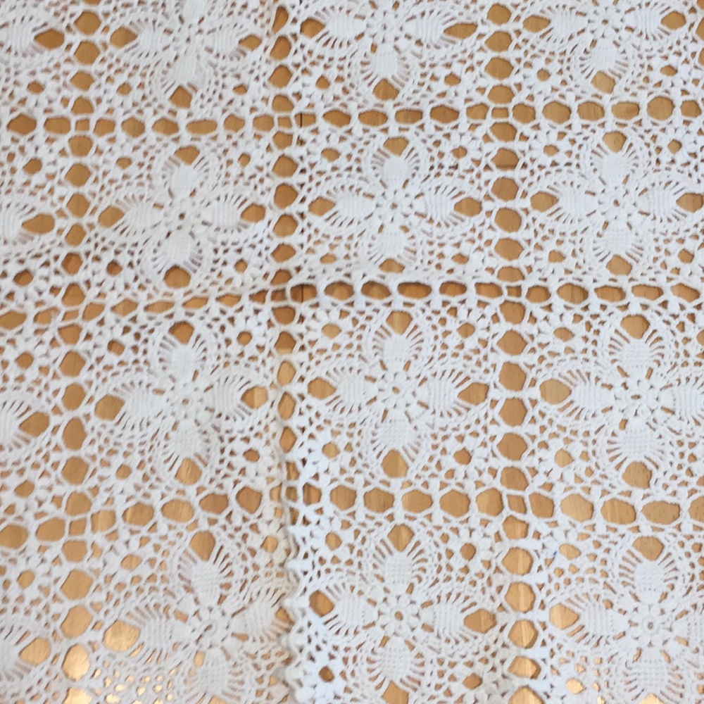 Gorgeous extra large crochet runner - Picture 2 of 3